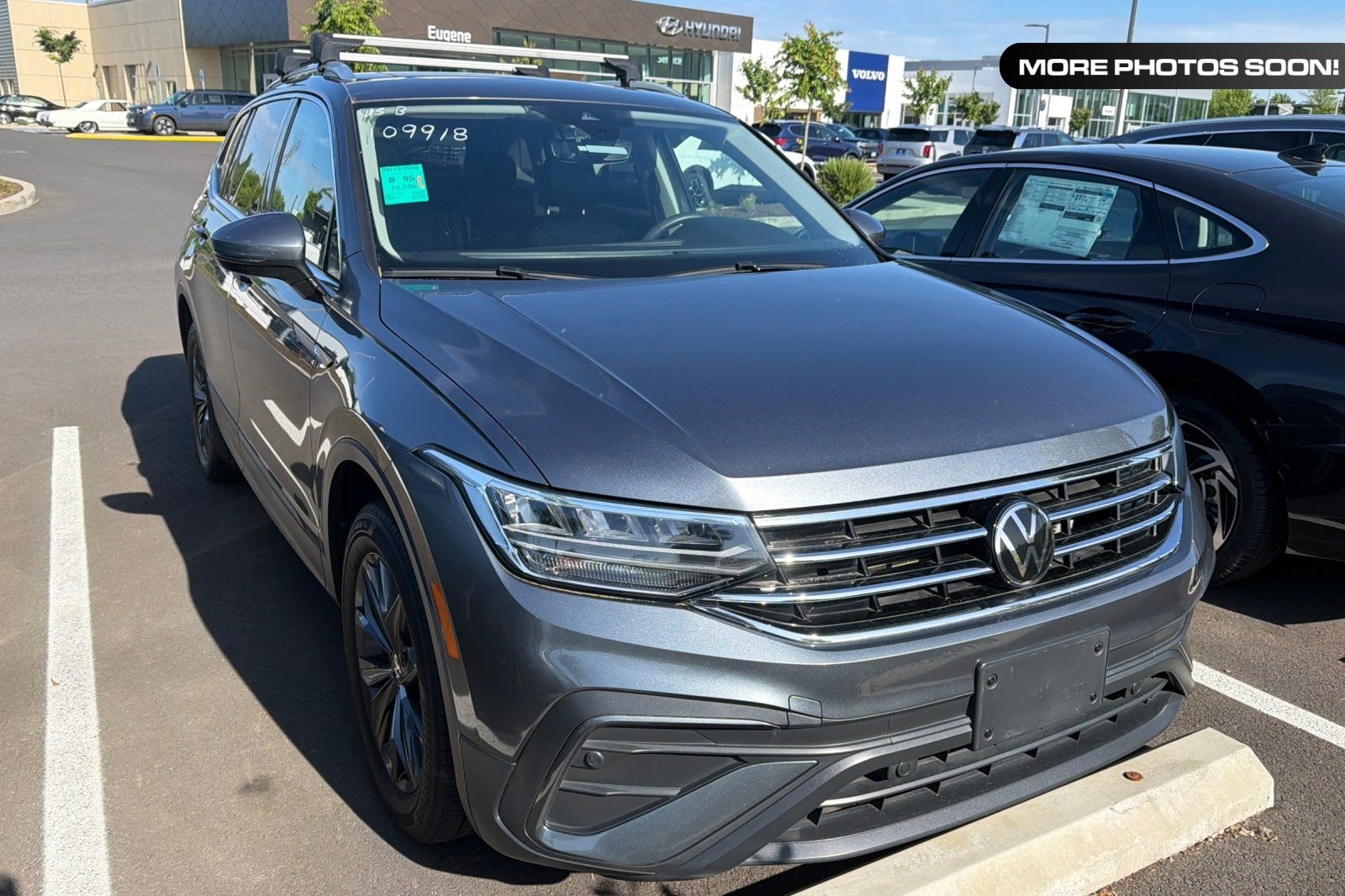 Used 2022 Volkswagen Tiguan SE AWD/4WD image 1
