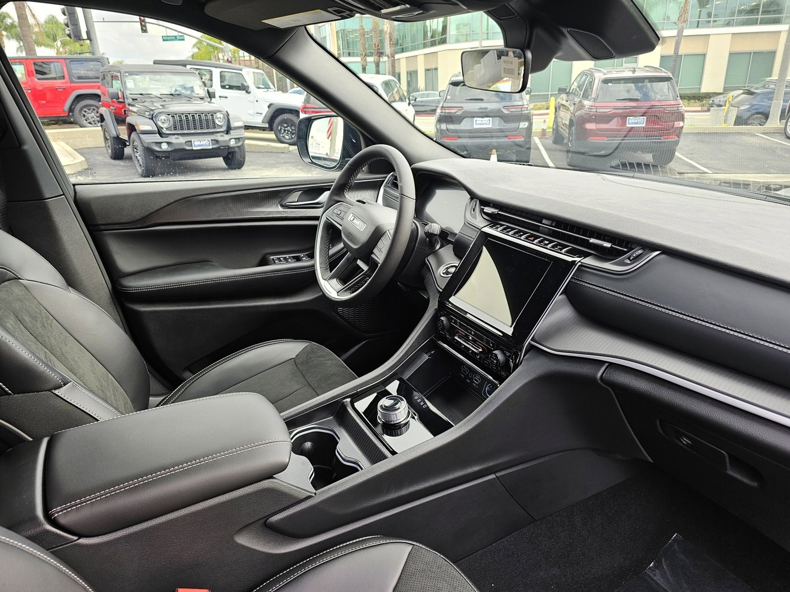 New 2025 Jeep Grand Cherokee L Altitude image 28