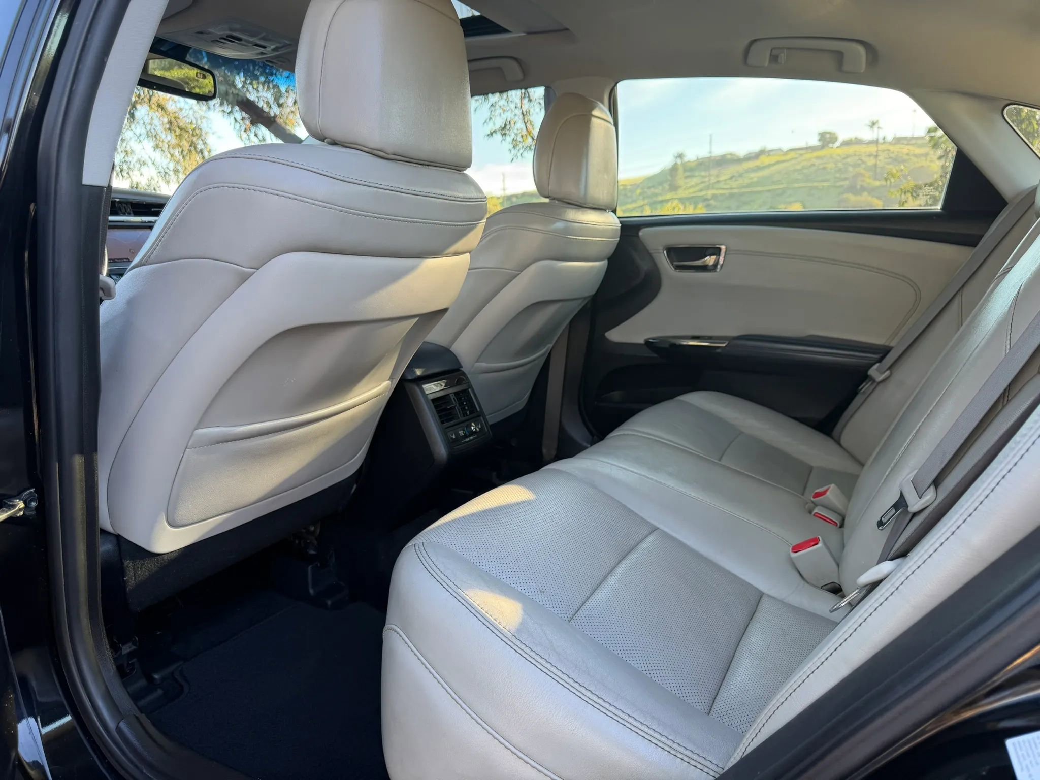 Used 2013 Toyota Avalon Limited FWD image 13