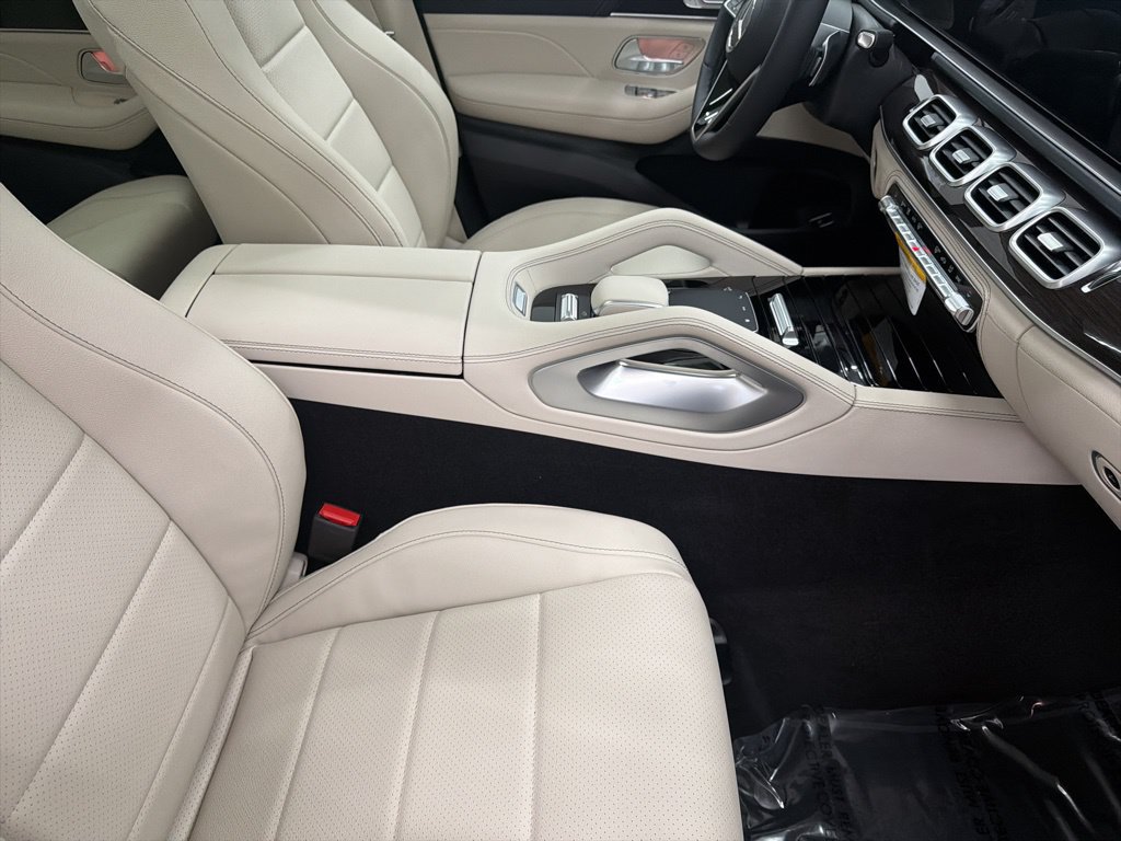 Used 2026 Mercedes-Benz GLS 450 4MATIC image 31