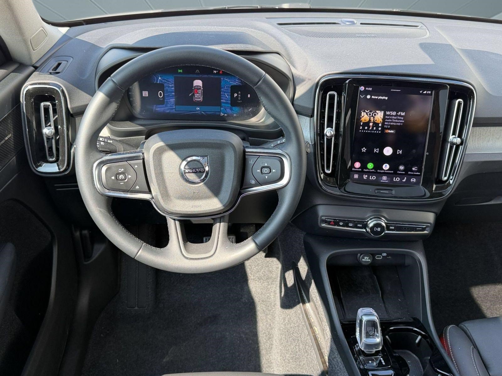 Certified 2026 Volvo XC40 B5 Plus w/ Climate Package AWD/4WD image 28