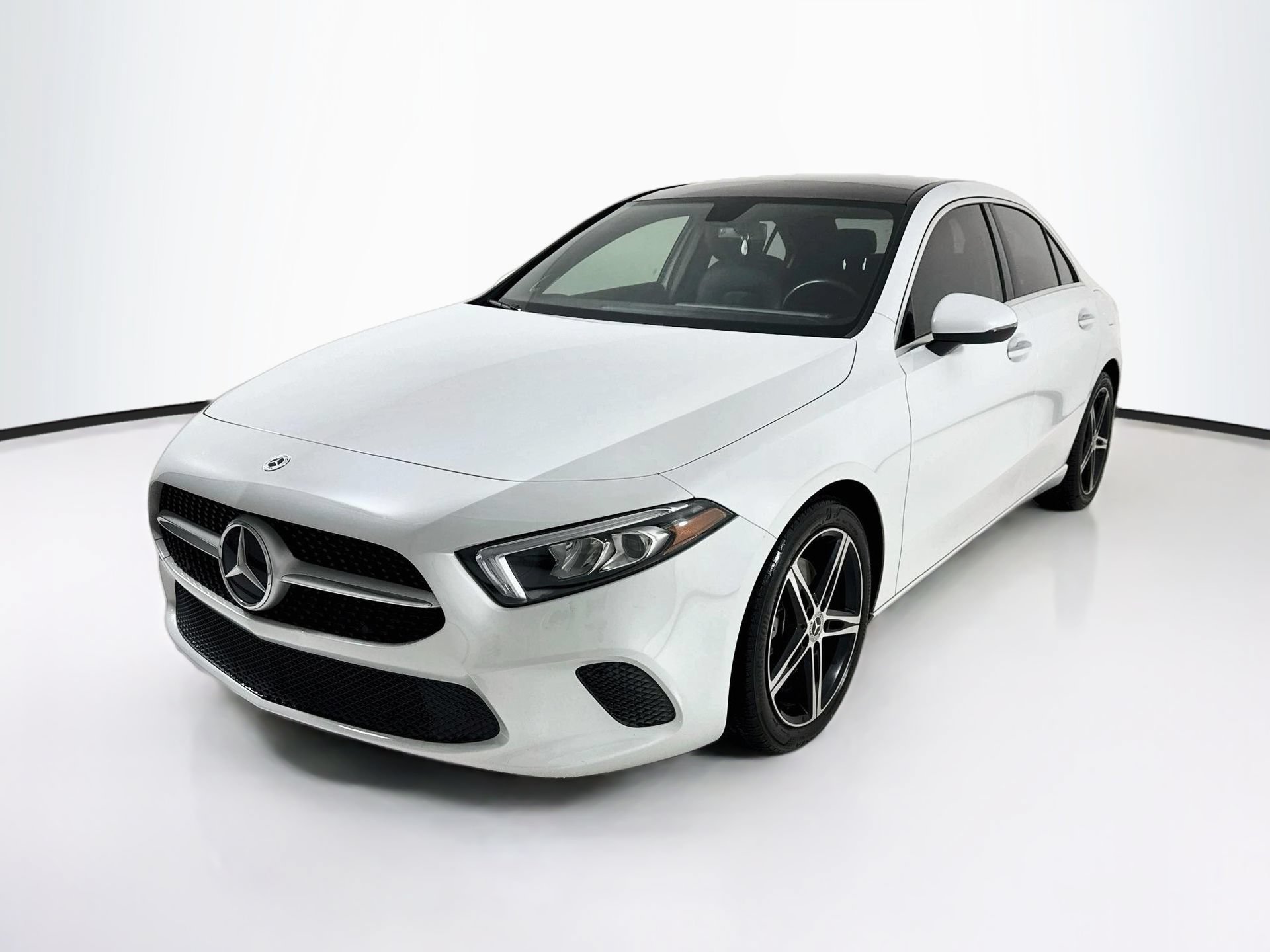Used 2021 Mercedes-Benz A 220 image 3