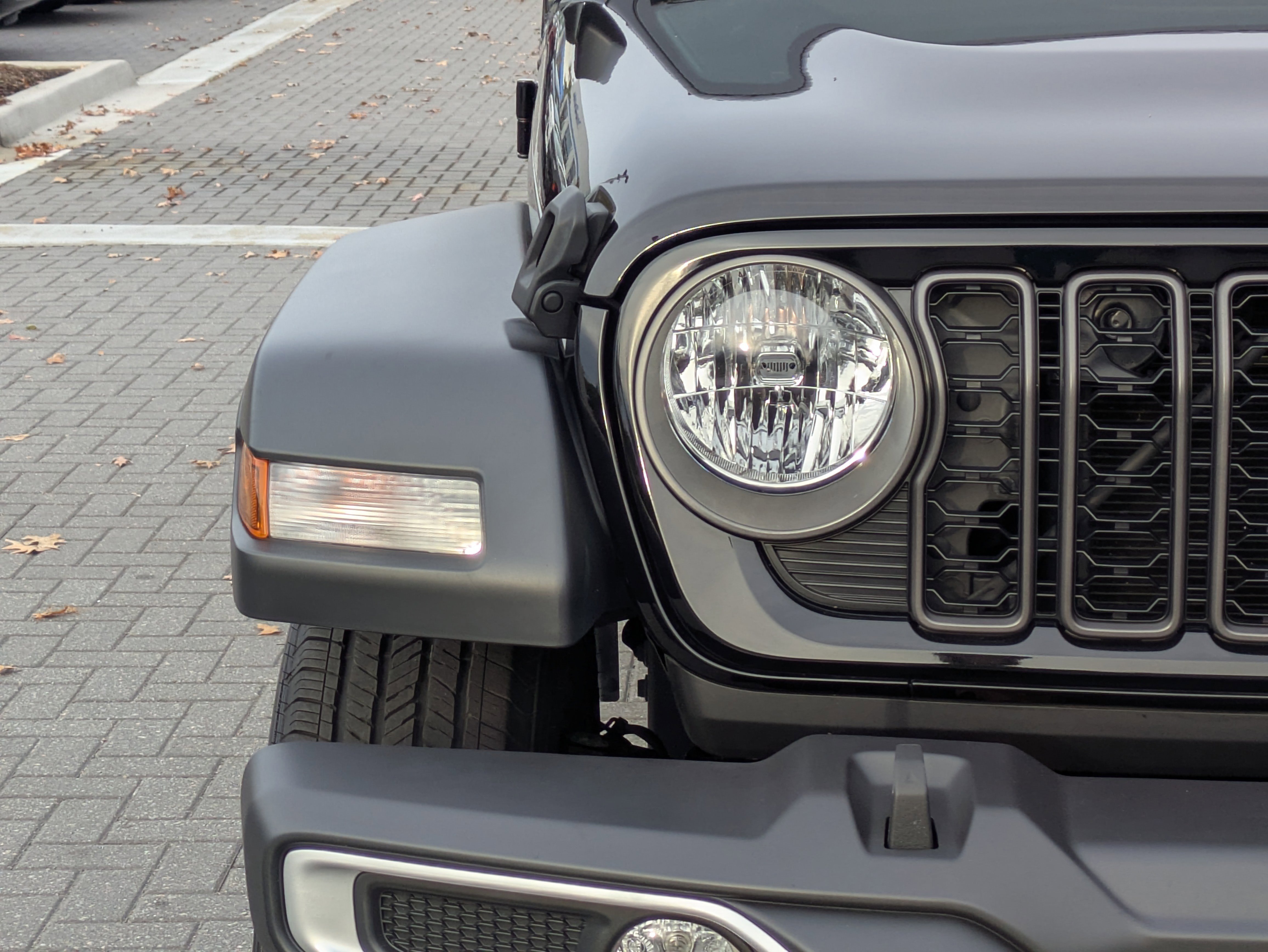 Used 2024 Jeep Gladiator Sport image 11