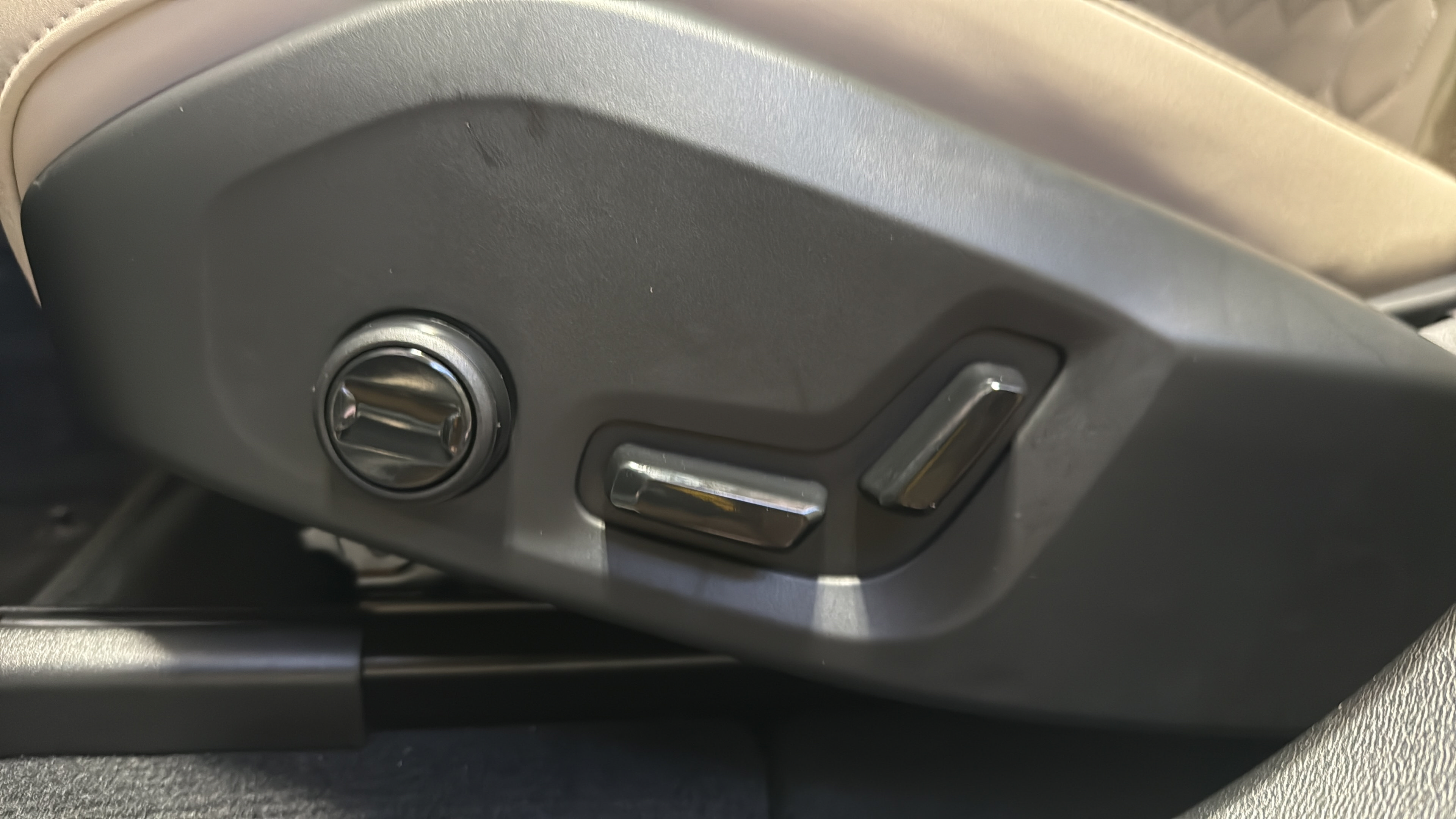 New 2027 Volvo XC60 B5 Plus AWD/4WD image 15