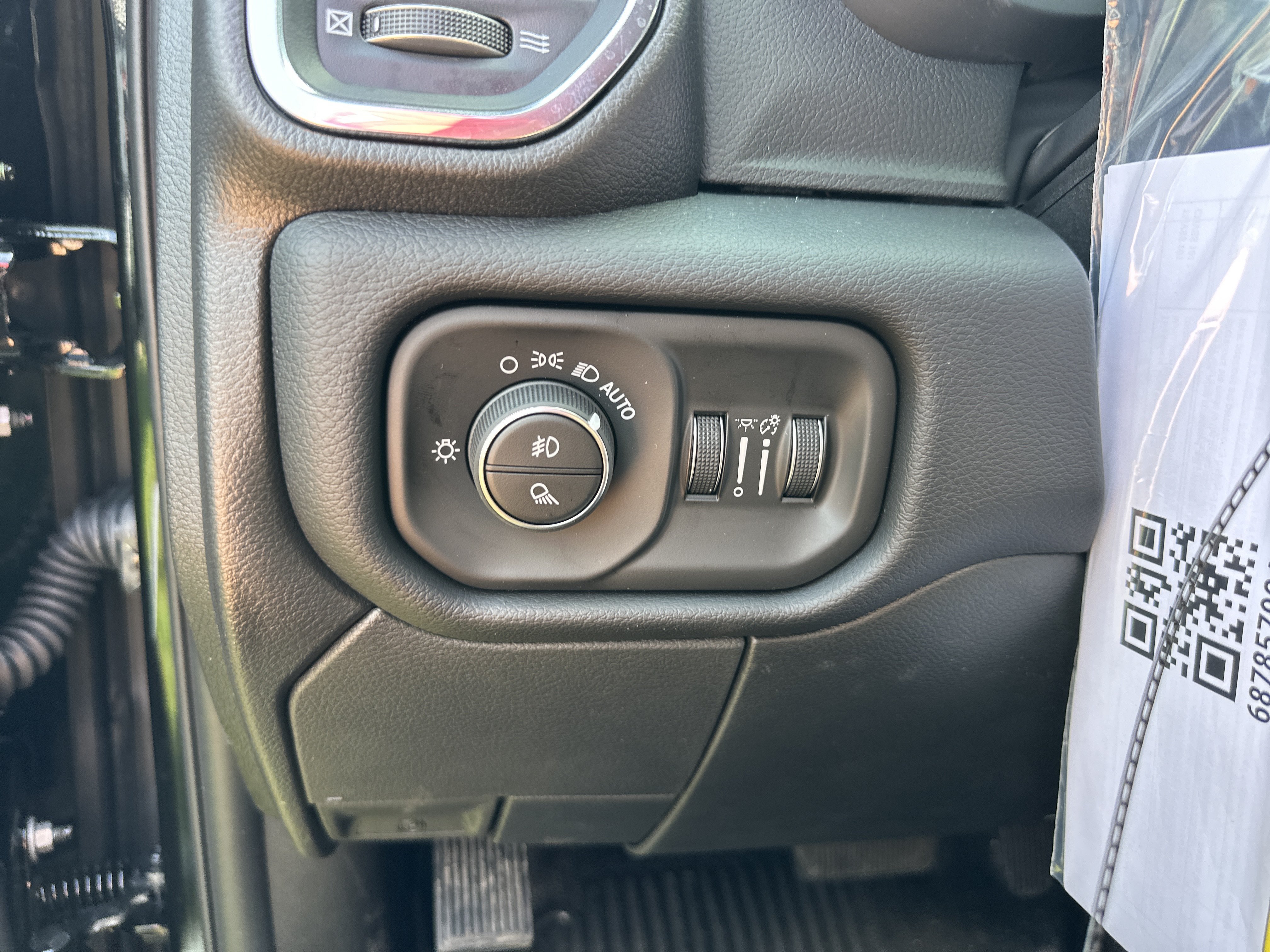 New 2027 RAM 3500 Big Horn w/ Laramie Trim Package AWD/4WD image 13