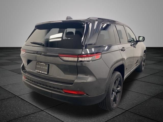 Used 2023 Jeep Grand Cherokee Altitude image 7