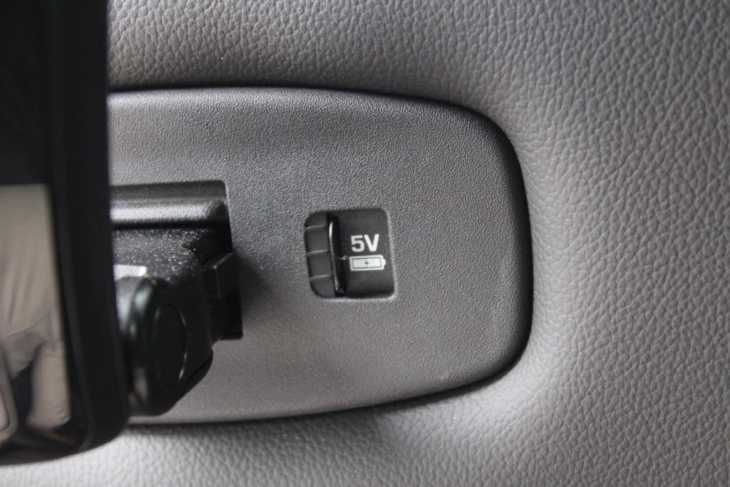 Certified 2025 Land Rover Discovery Dynamic SE AWD/4WD image 32