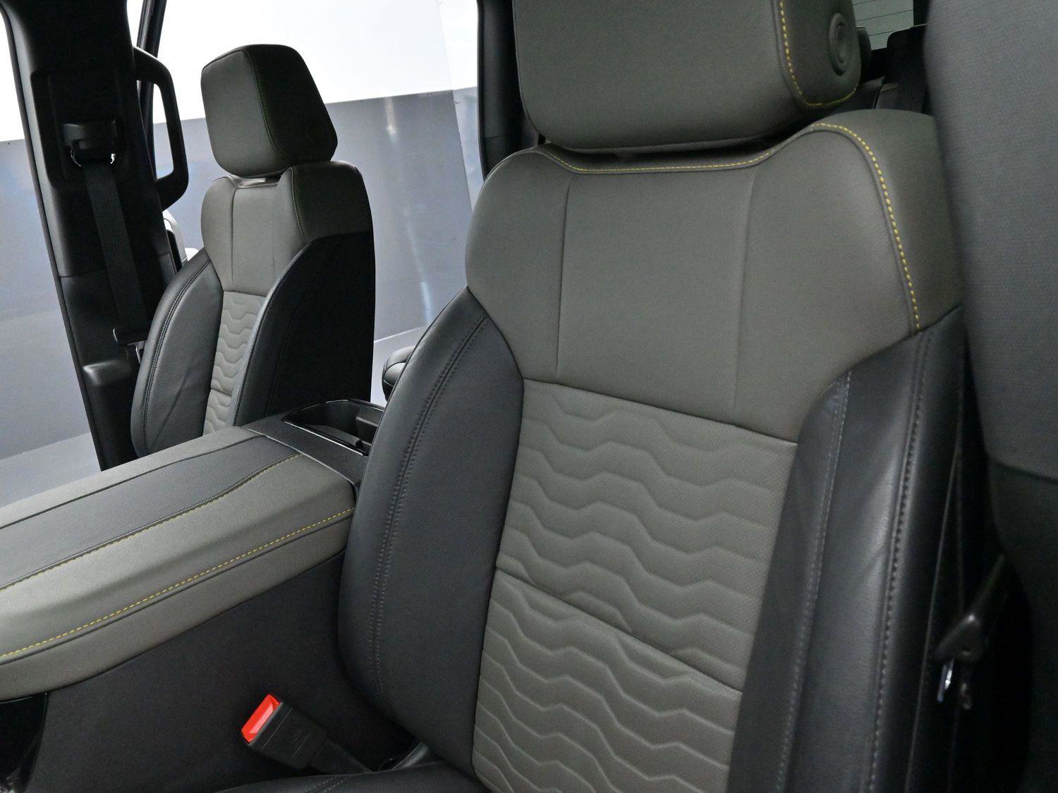 Used 2025 Chevrolet Silverado 1500 ZR2 w/ Technology Package image 15