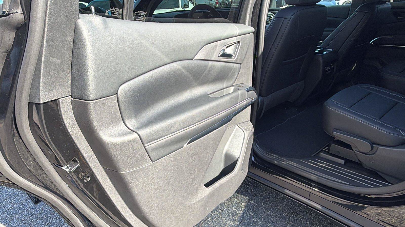 New 2027 Chevrolet Traverse LT w/ Sun and Wheel Package FWD image 19