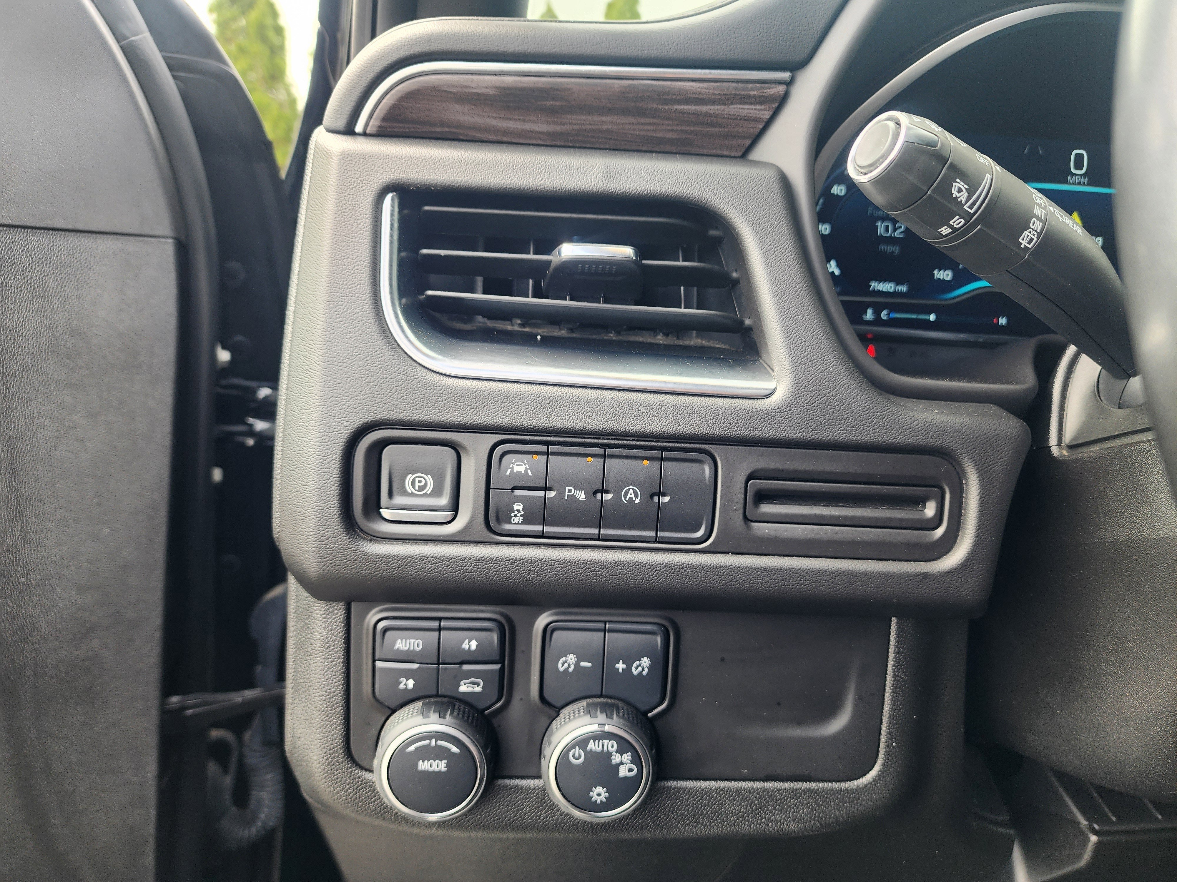 Used 2024 Chevrolet Suburban LT AWD/4WD image 27