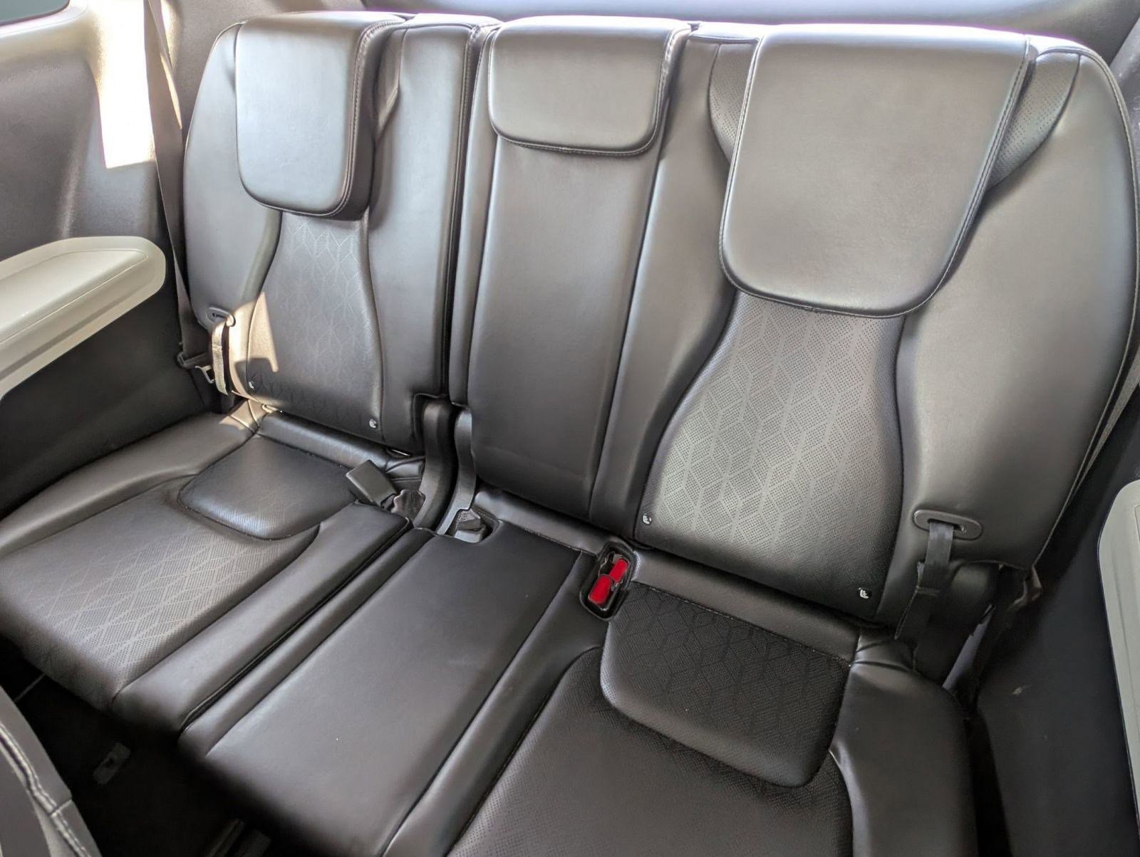 Used 2024 Kia Carnival LX image 28