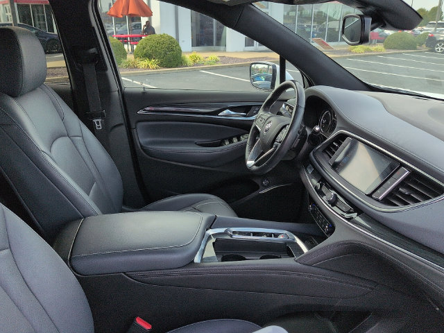 Used 2023 Buick Enclave Essence w/ Sport Touring Edition FWD image 10
