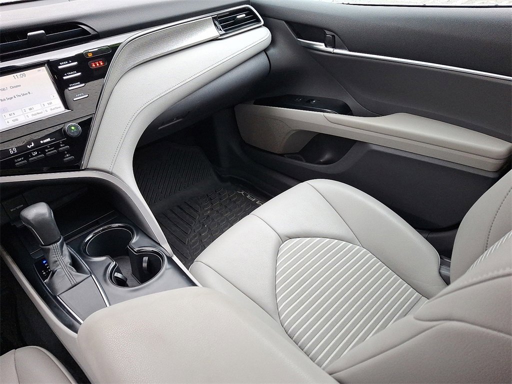 Used 2019 Toyota Camry SE image 16