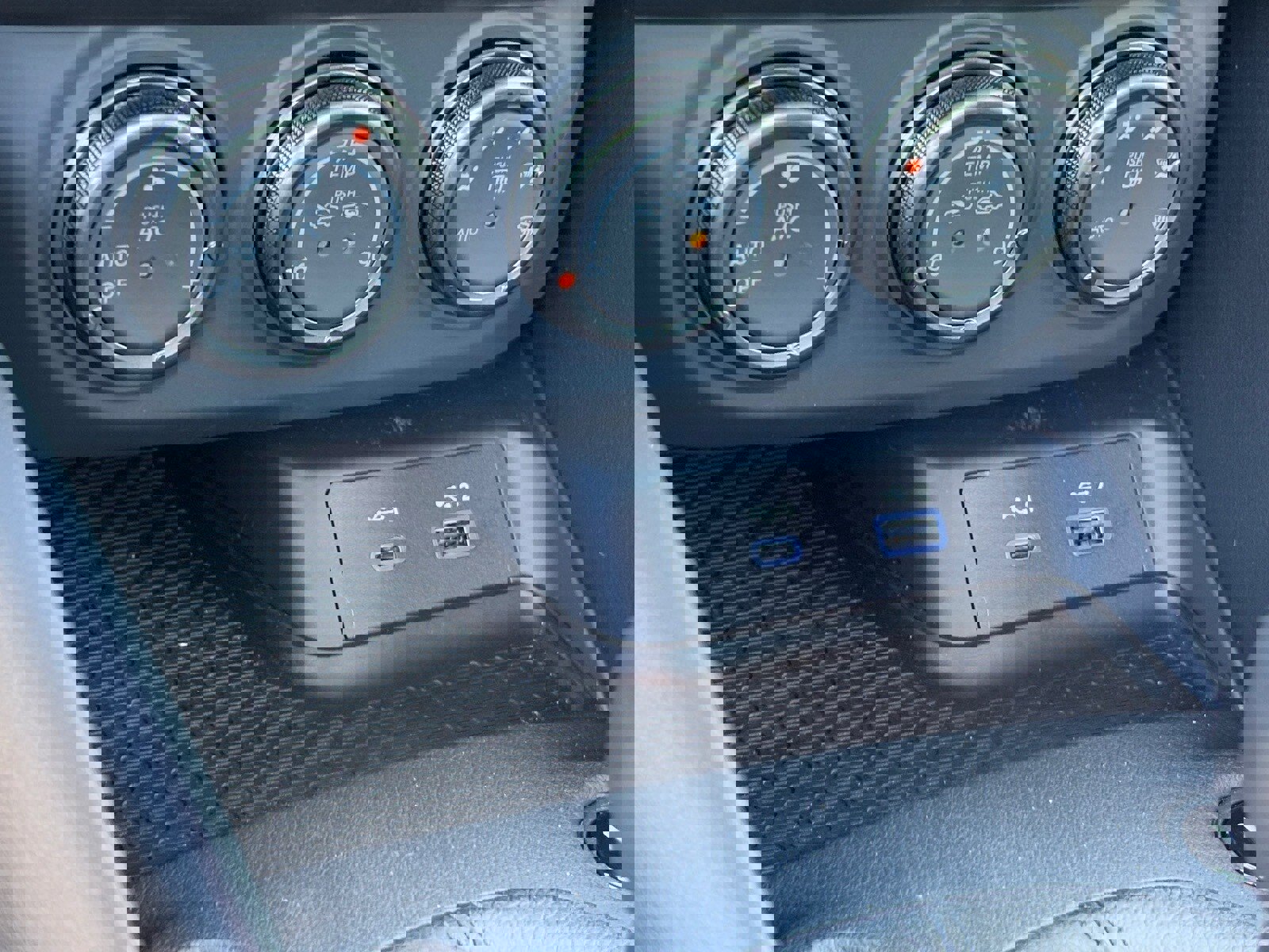 Certified 2024 Nissan Z Performance w/ Floor Mat Package image 26