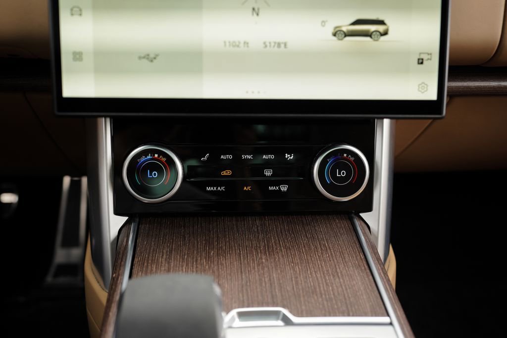 Used 2023 Land Rover Range Rover SE image 33