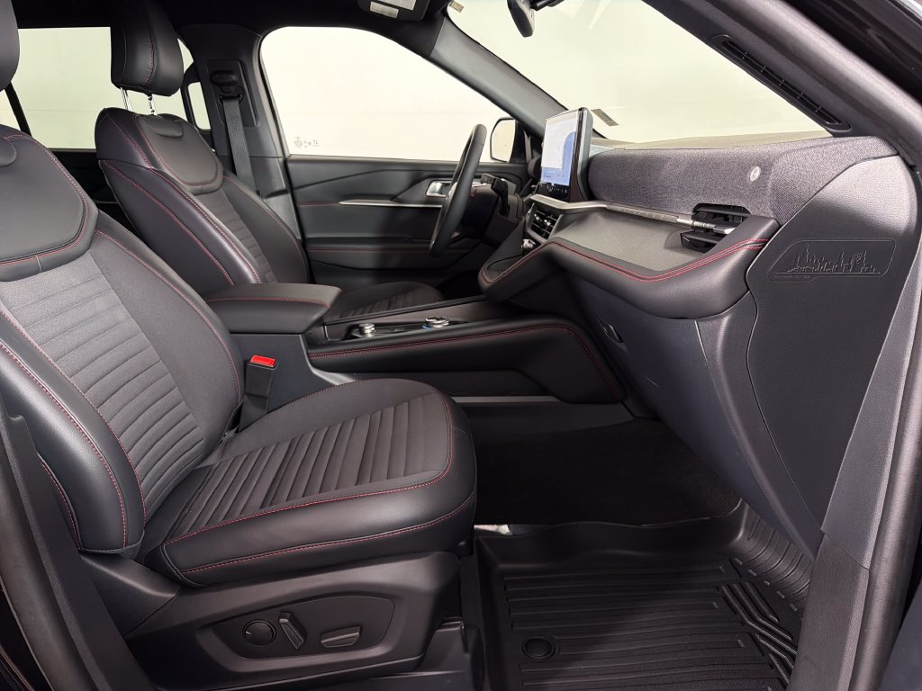 Used 2025 Ford Explorer ST-Line w/ Premium Package AWD/4WD image 22