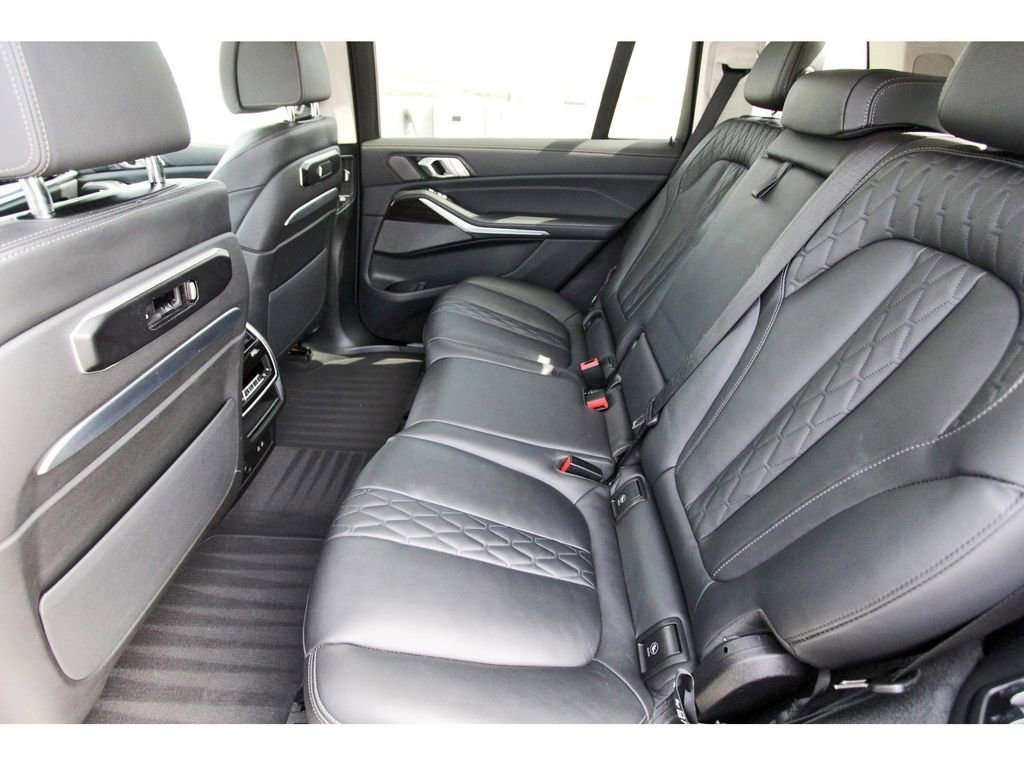 Used 2025 BMW X7 xDrive40i image 7