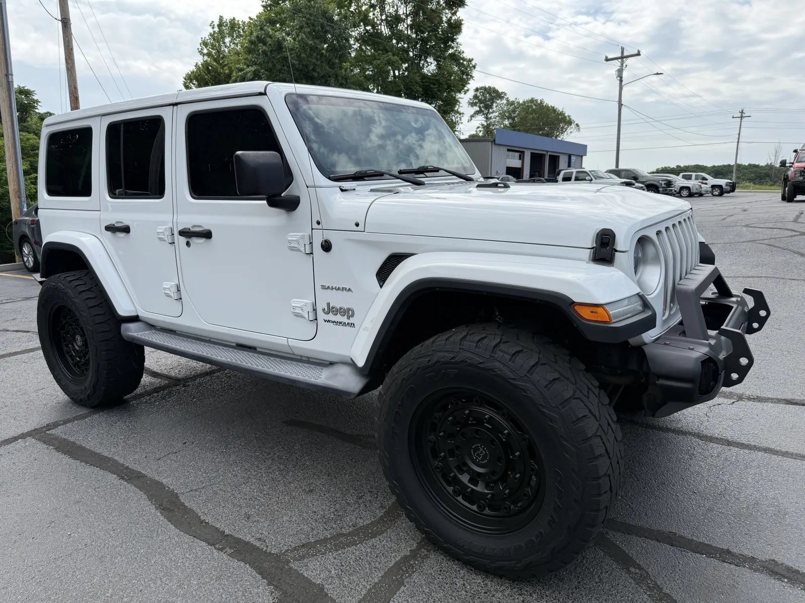 Used 2018 Jeep Wrangler Unlimited Sahara w/ LED Lighting Group AWD/4WD image 5