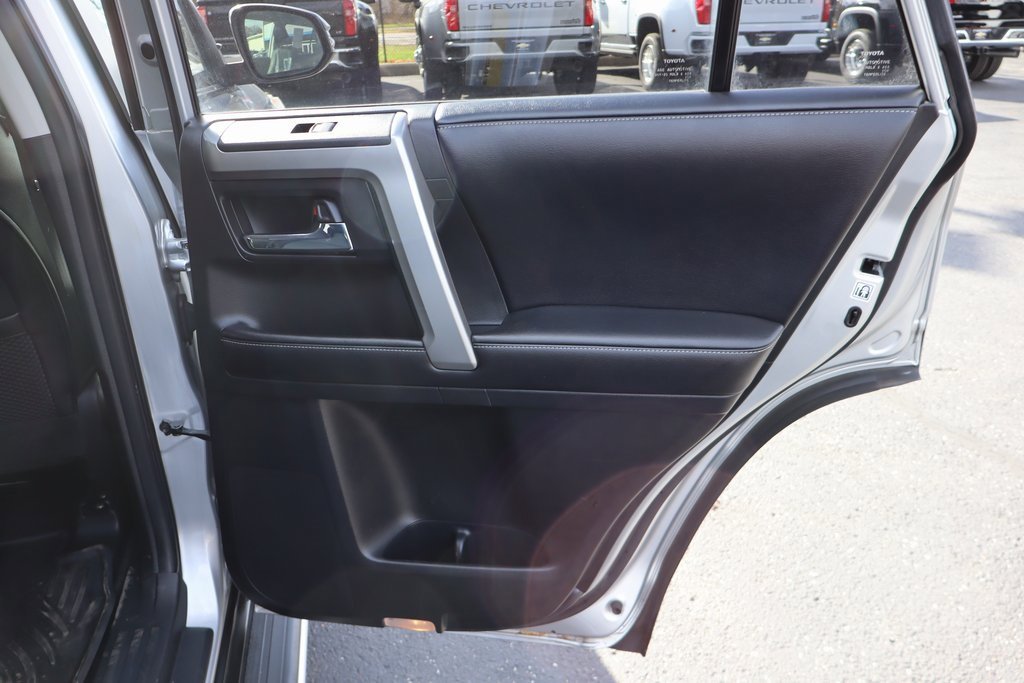 Used 2016 Toyota 4Runner SR5 image 31