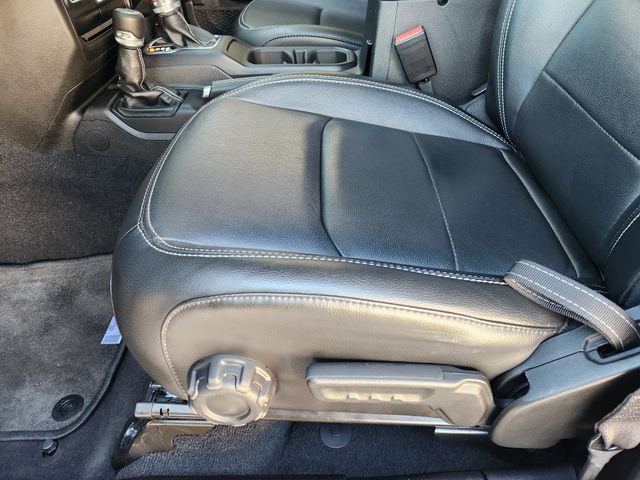 Used 2023 Jeep Wrangler Unlimited Sahara AWD/4WD image 26