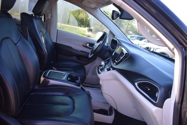 Used 2018 Chrysler Pacifica Touring-L Plus FWD image 13
