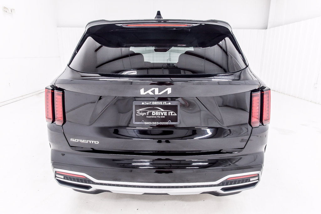 Used 2023 Kia Sorento EX w/ Panoramic Sunroof Package FWD image 6