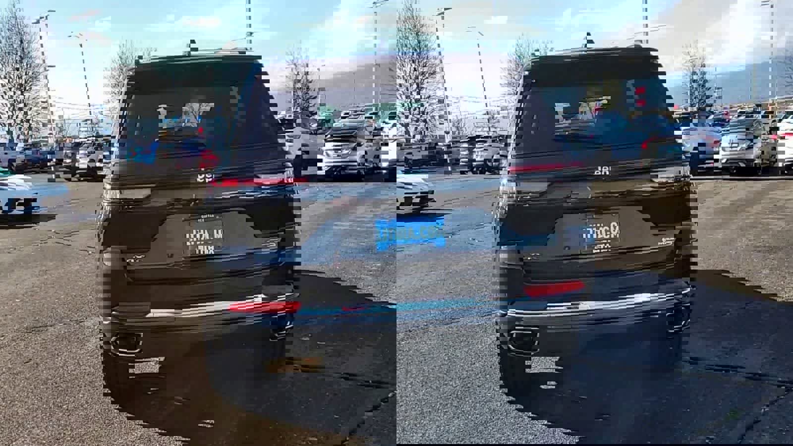 Used 2024 Jeep Grand Cherokee Overland w/ Trailer Tow Package image 7