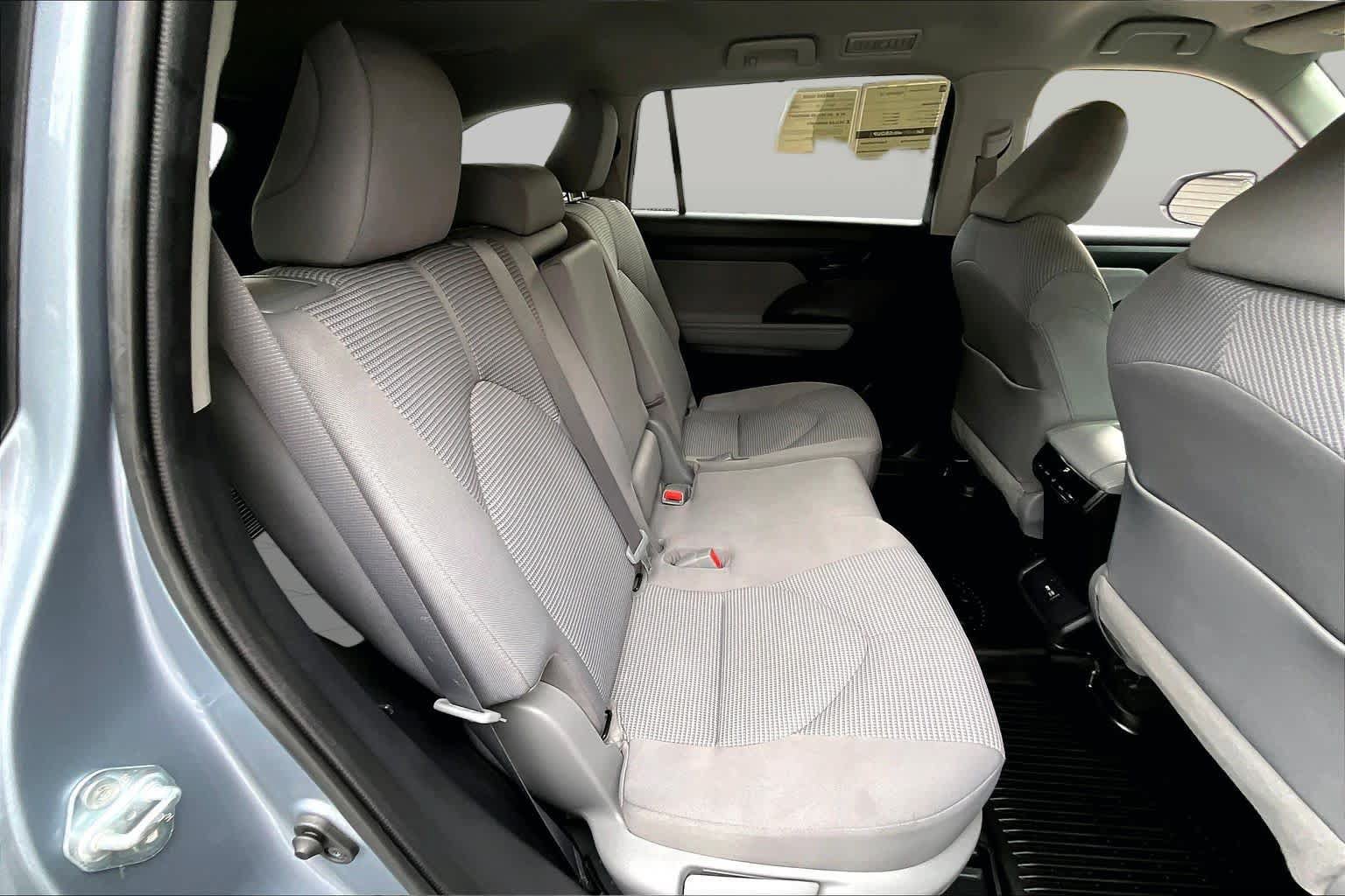 Used 2021 Toyota Highlander LE AWD/4WD image 18