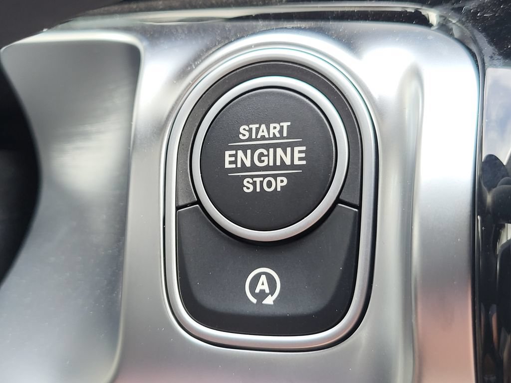 Used 2025 Mercedes-Benz GLB 250 4MATIC image 26