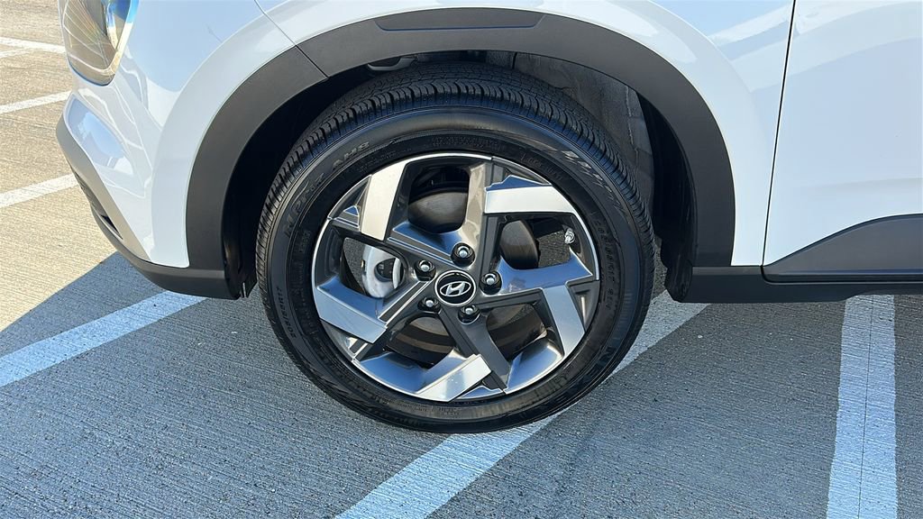 Used 2025 Hyundai Venue SEL image 7