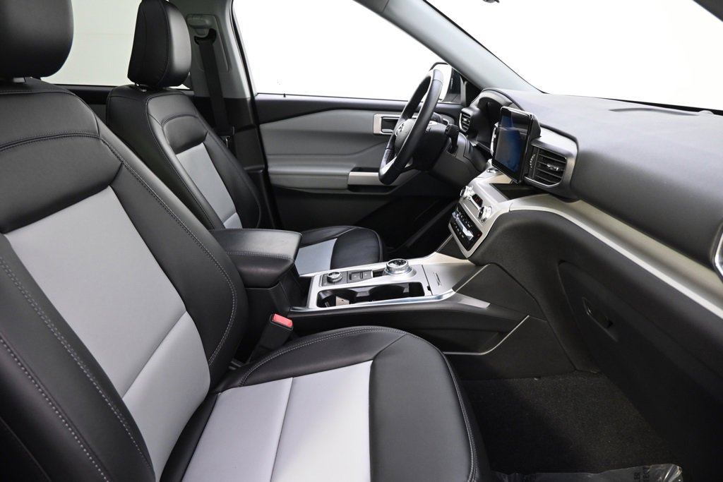 Used 2023 Ford Explorer XLT w/ Equipment Group 202A image 15