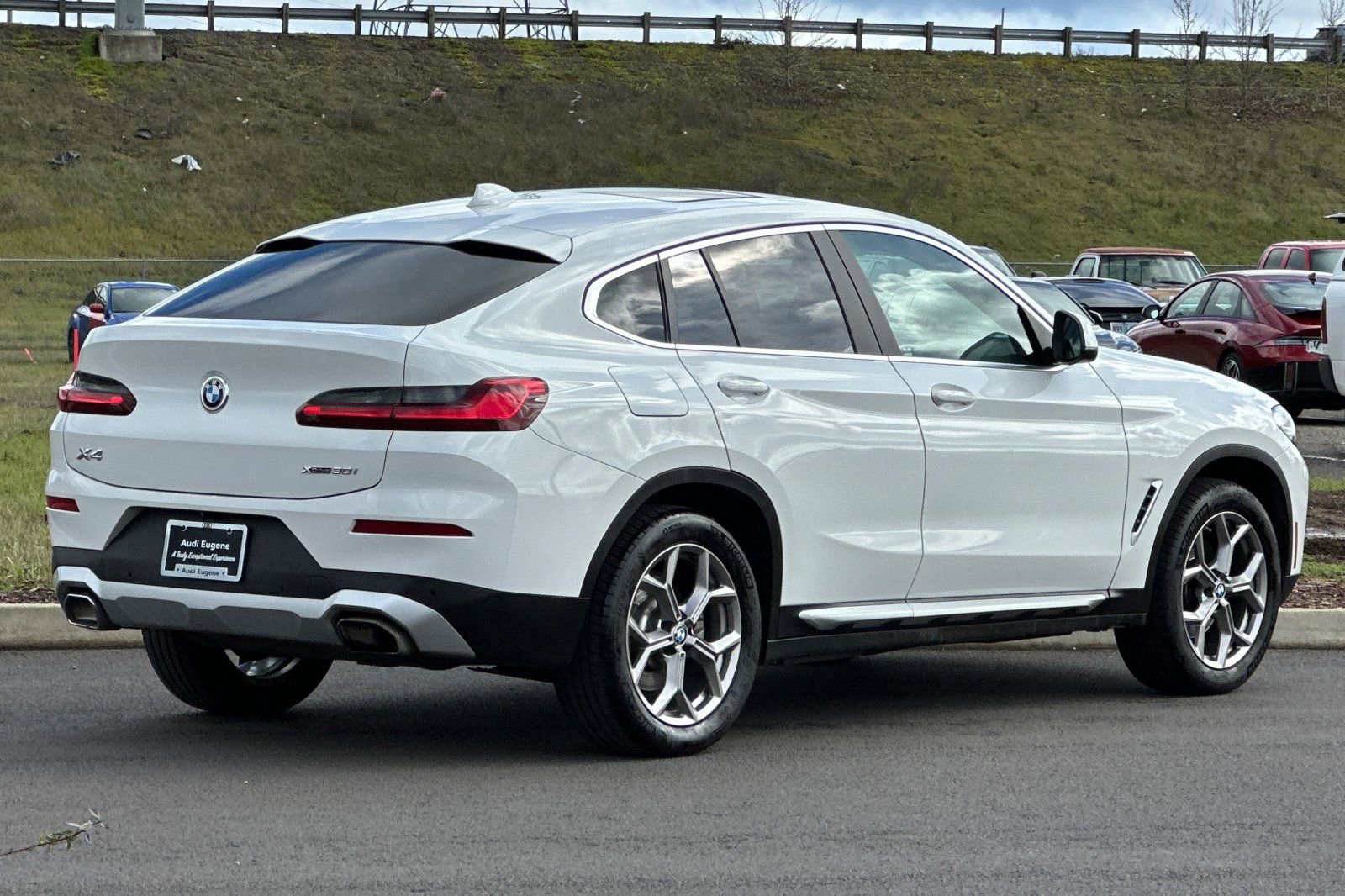 Used 2023 BMW X4 xDrive30i w/ Premium Package AWD/4WD image 3