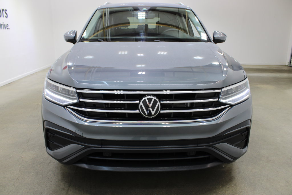 Used 2024 Volkswagen Tiguan SE w/ Panoramic Sunroof Package FWD image 7