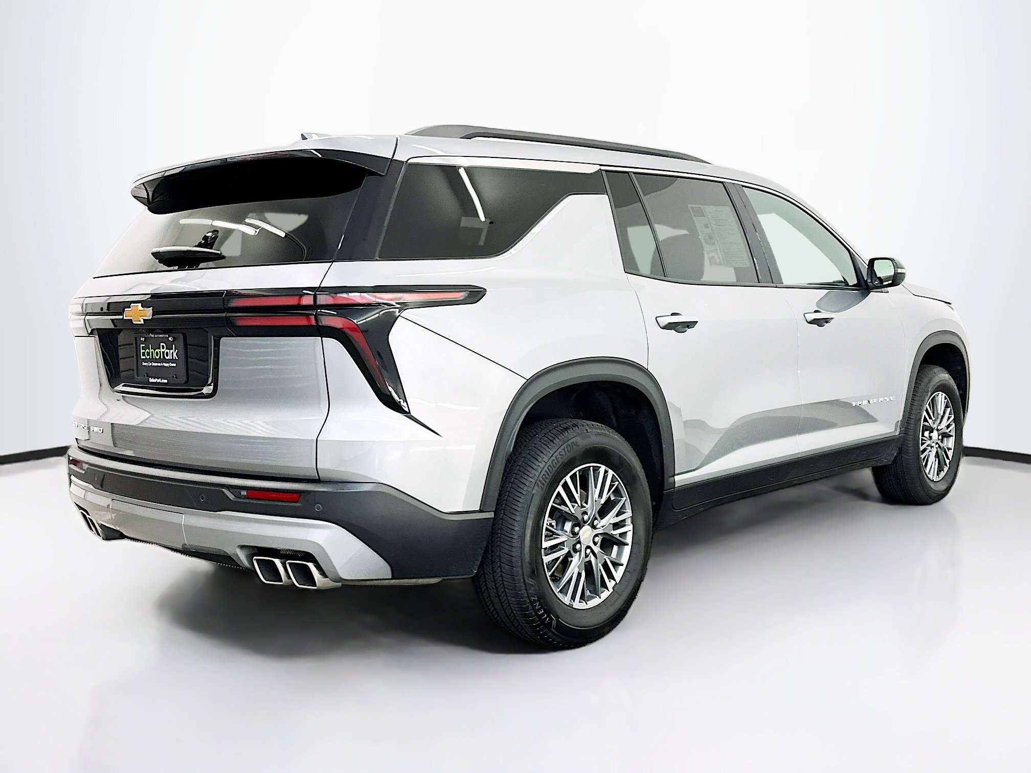 Used 2025 Chevrolet Traverse LT image 9