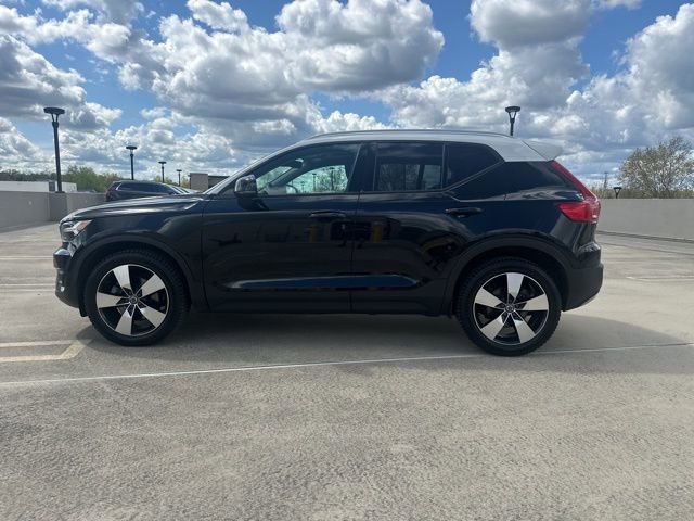 Used 2020 Volvo XC40 T5 Momentum w/ Protection Package Premier image 4