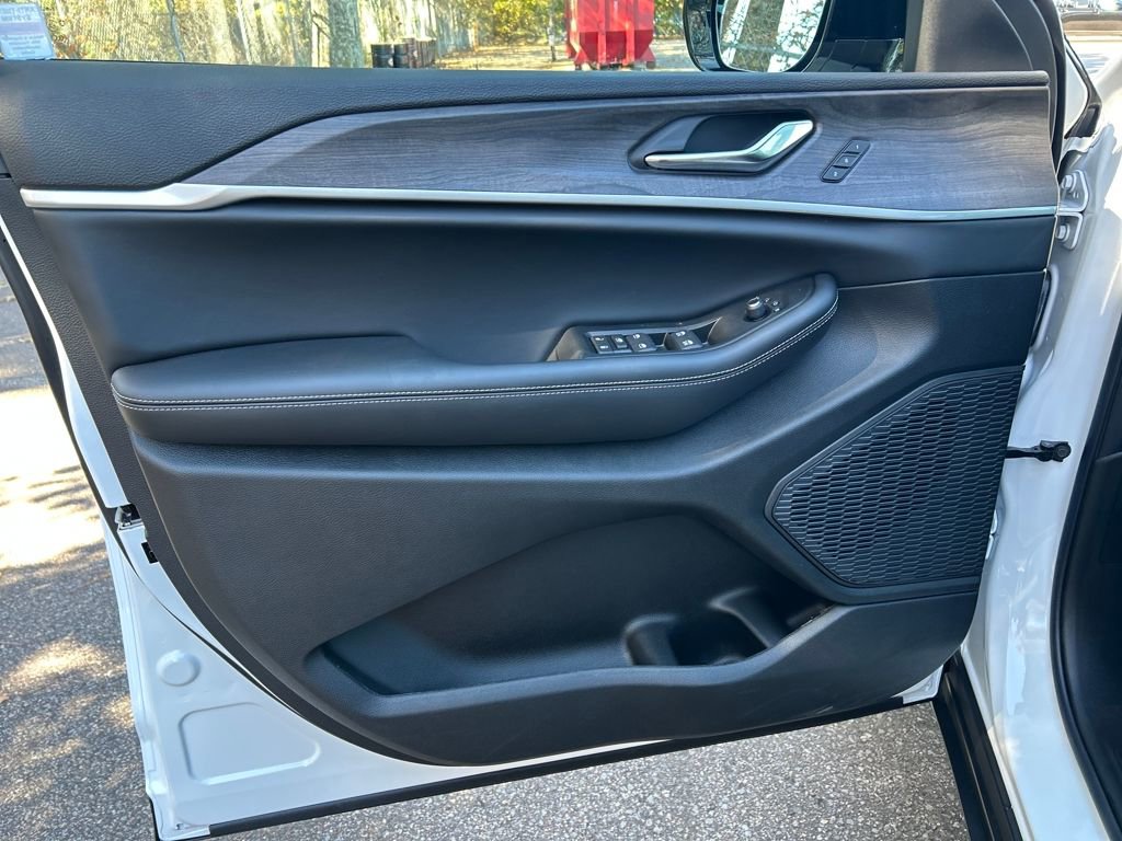 New 2025 Jeep Grand Cherokee L Limited w/ Luxury Tech Group II image 11