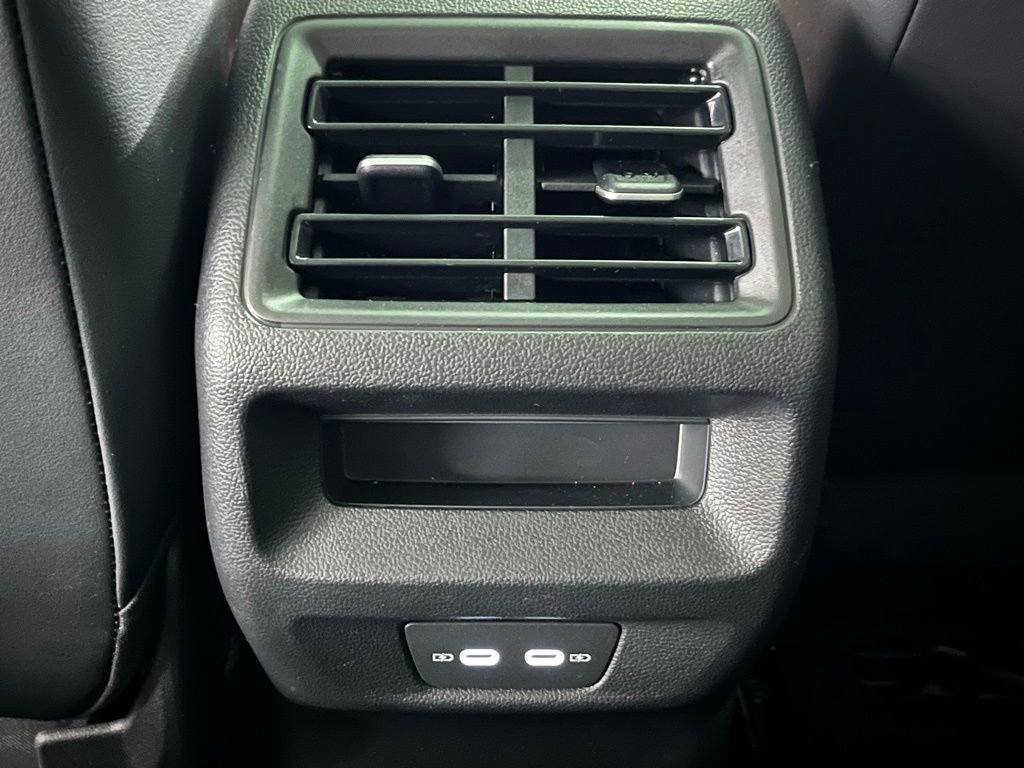 New 2025 Volkswagen Tiguan SE image 25