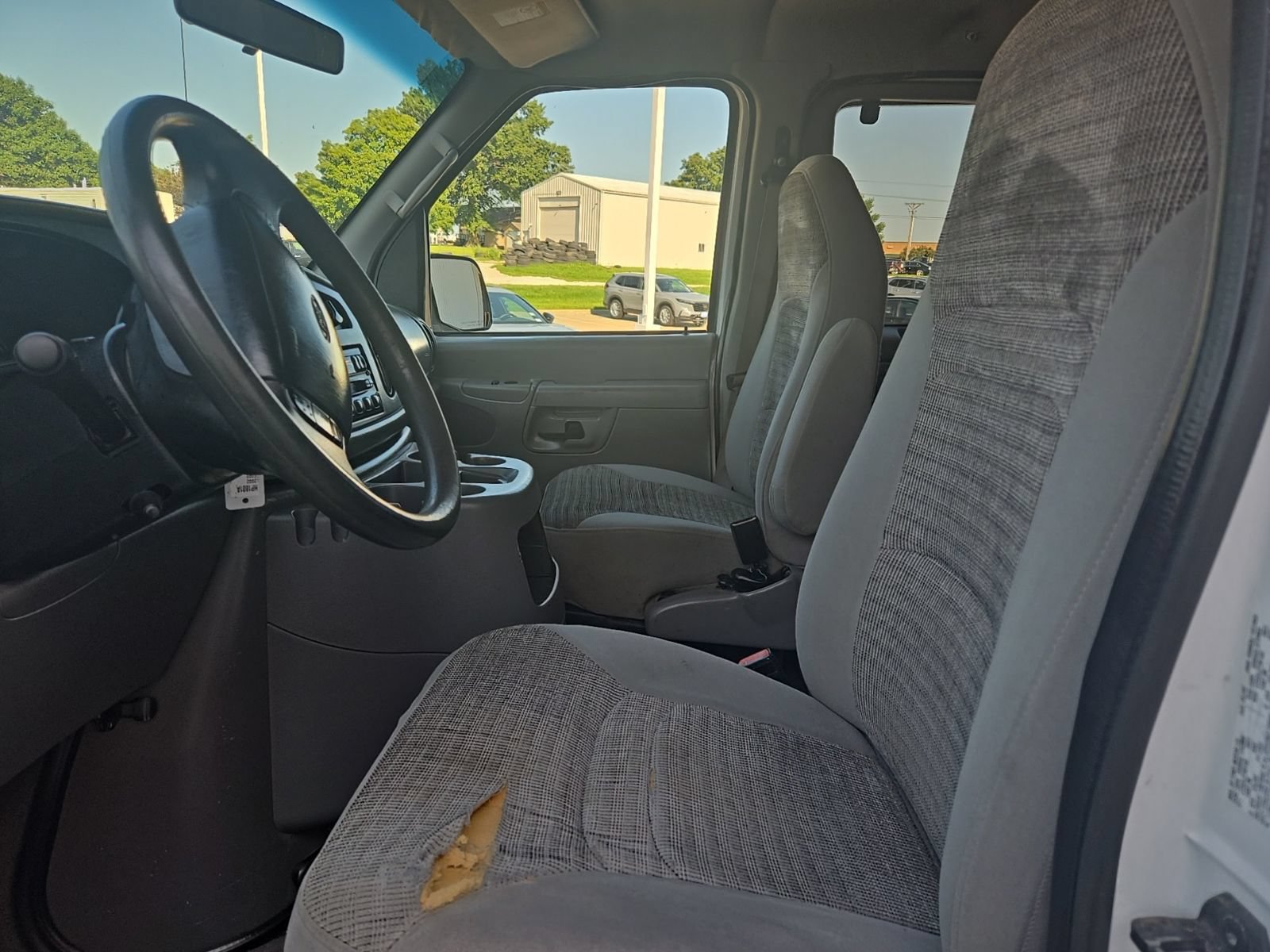 Used 2002 Ford E-350 and Econoline 350 XLT RWD image 11