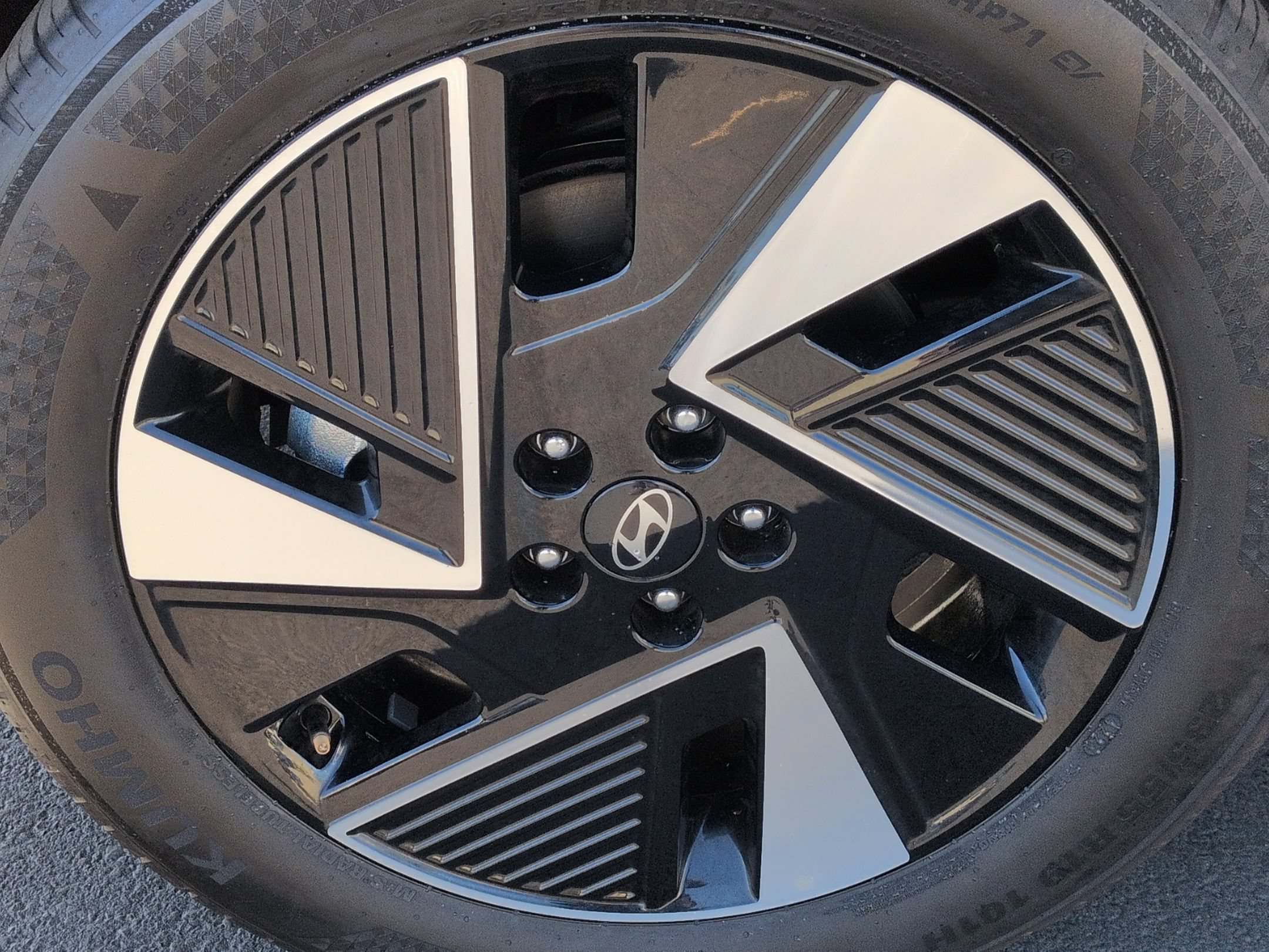 Used 2025 Hyundai Ioniq 5 SE RWD image 12