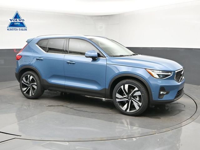 Used 2023 Volvo XC40 B5 Plus w/ Driver Assist Package AWD/4WD video 1