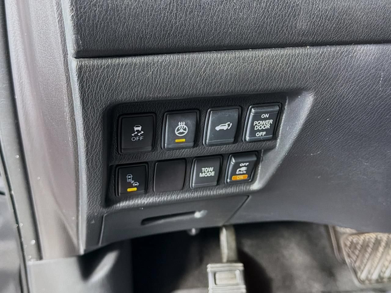 Used 2015 Nissan Pathfinder Platinum w/ Family Entertainment Package AWD/4WD image 38