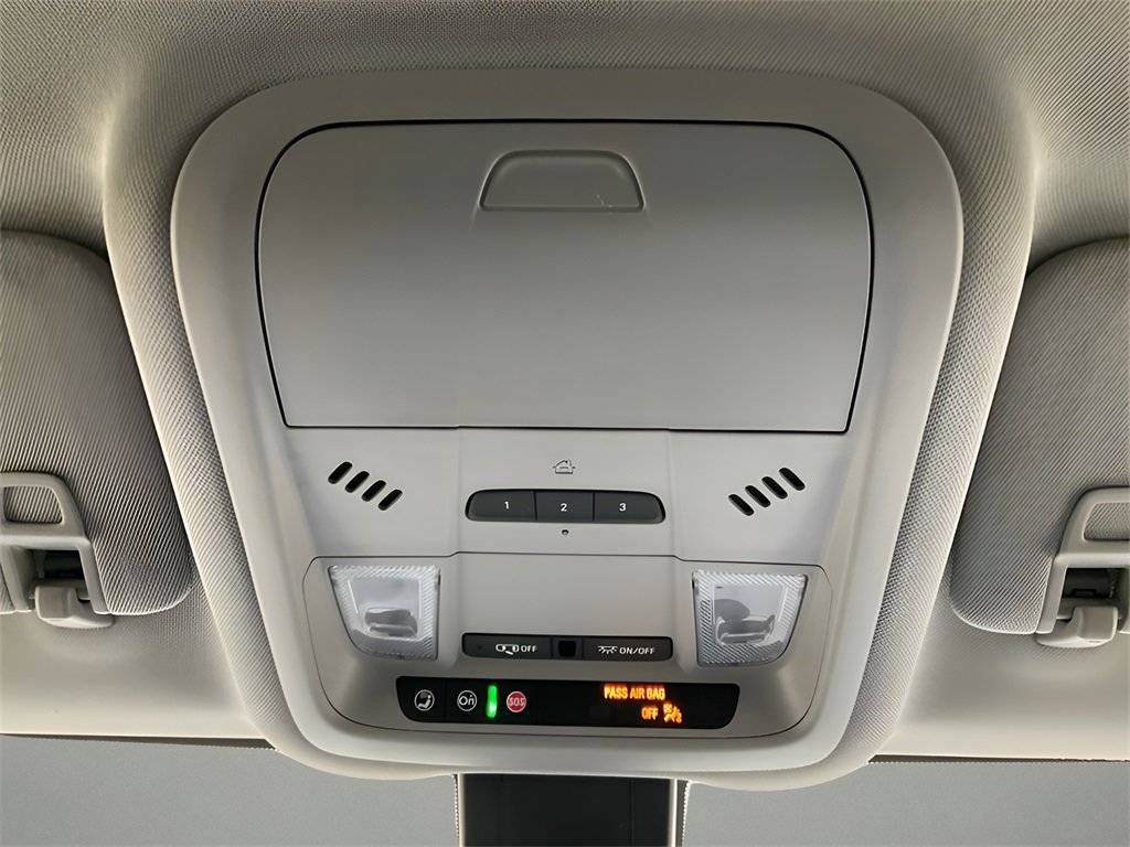 Used 2024 GMC Terrain SLT image 29