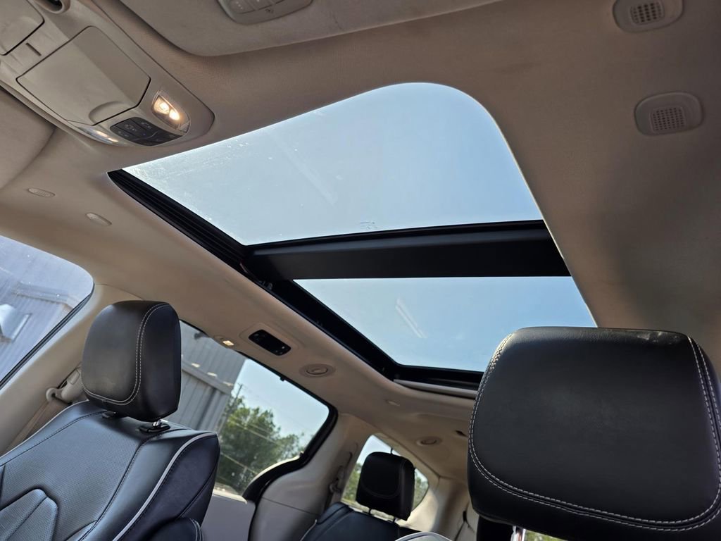 Used 2023 Chrysler Pacifica Limited image 23