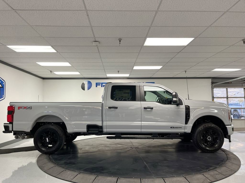 New 2026 Ford F350 4x4 Crew Cab Super Duty image 9