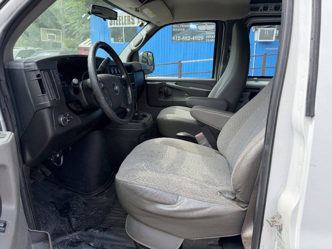 Used 2013 Chevrolet Express 3500 Extended RWD image 10