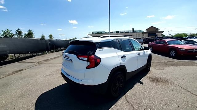 Certified 2024 GMC Terrain SLE w/ Driver Convenience Package FWD image 8