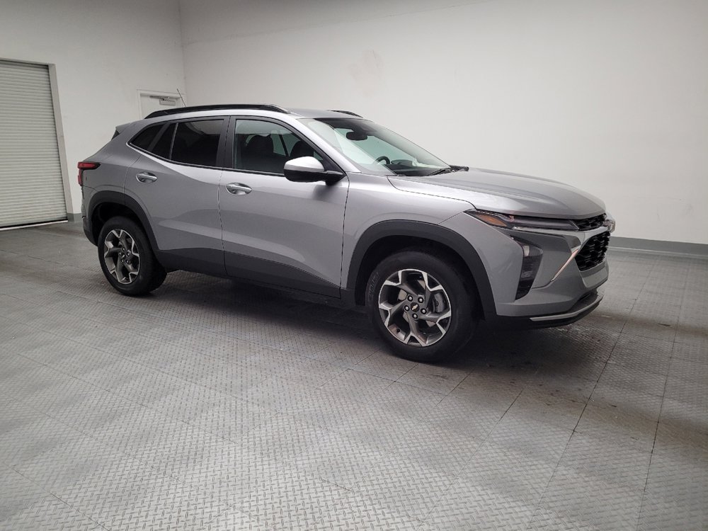 Used 2025 Chevrolet Trax LT w/ LT Convenience Package image 11