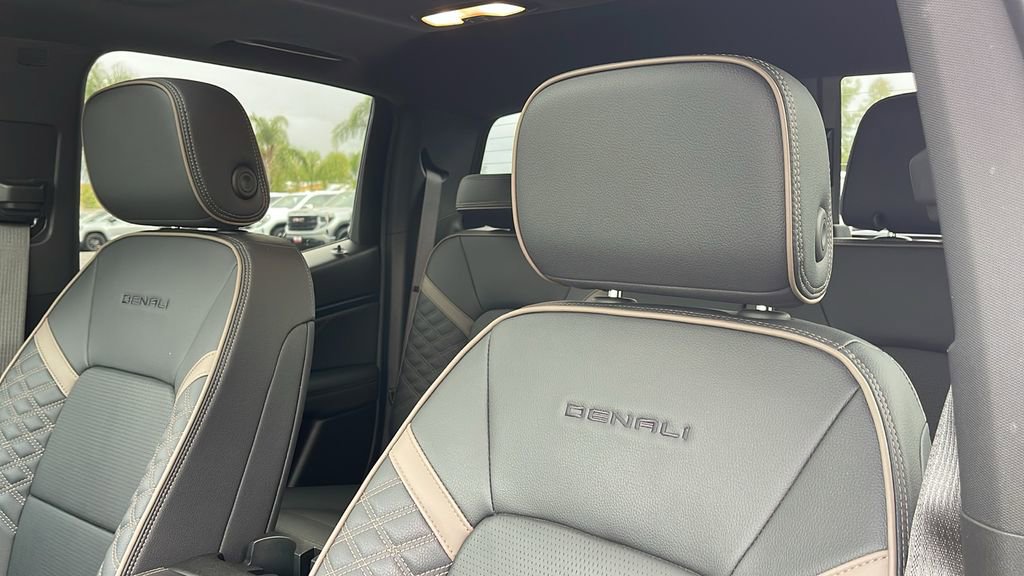Used 2024 GMC Canyon Denali image 13