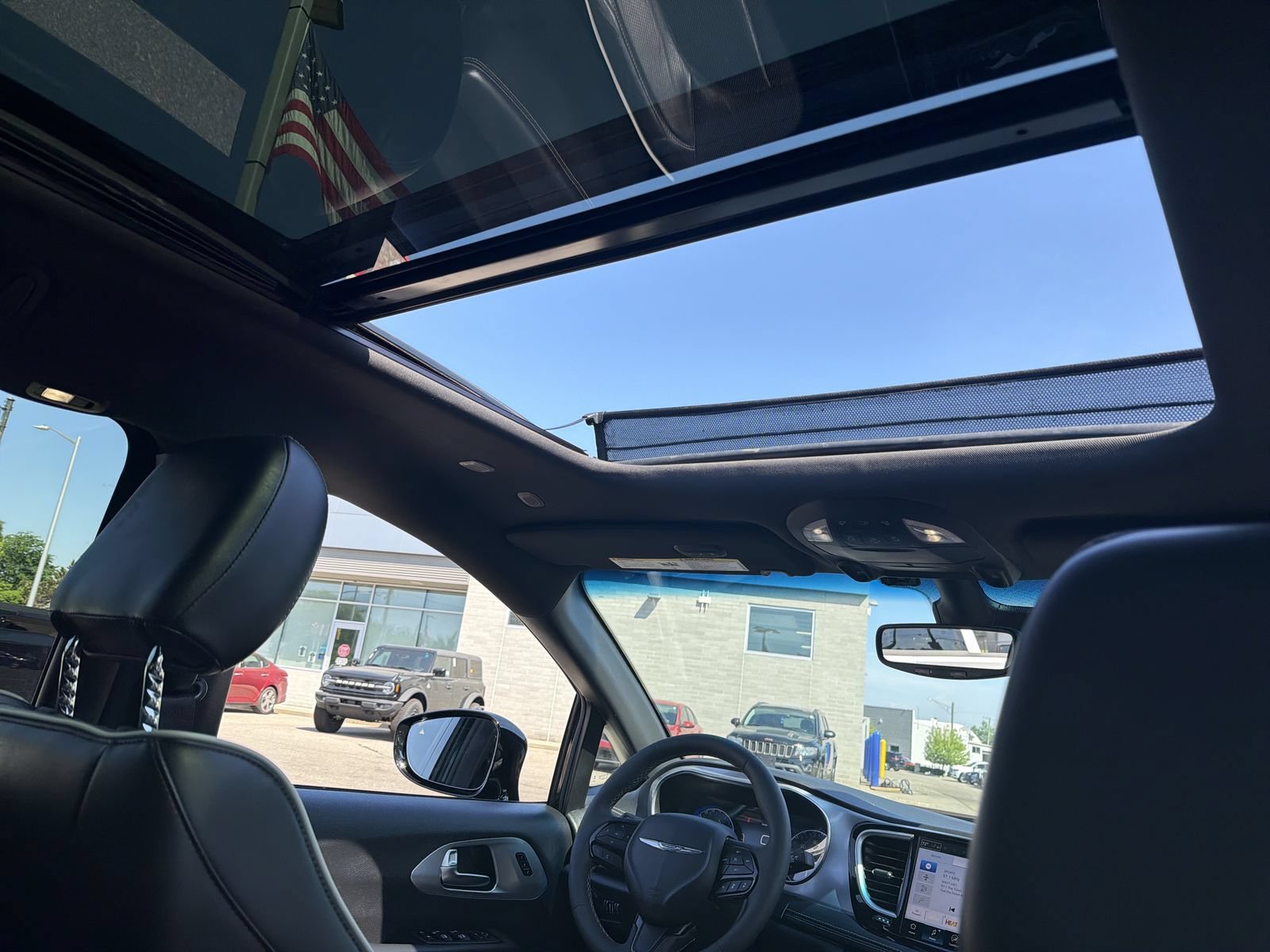 Used 2026 Chrysler Pacifica Limited w/ S Appearance Package FWD image 30