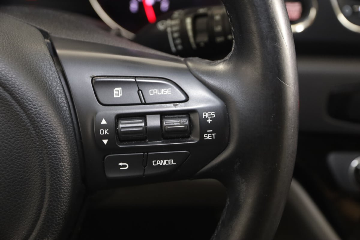 Used 2017 Kia Sedona LX w/ LX Essentials Premium Package FWD image 27